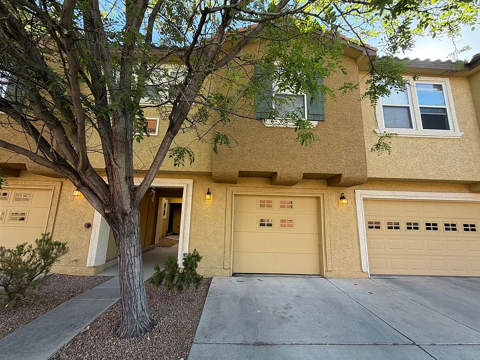 601 Menaul Blvd NE #2102