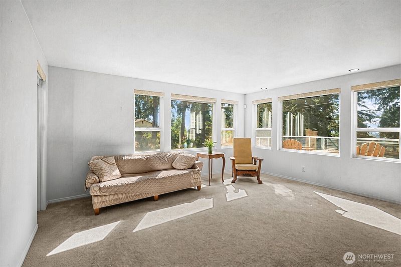 4th image of 10707 47th Street E