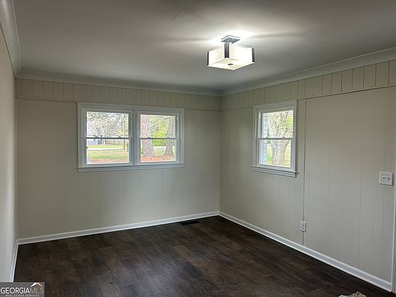 2nd image of 360 Warren Rd NE