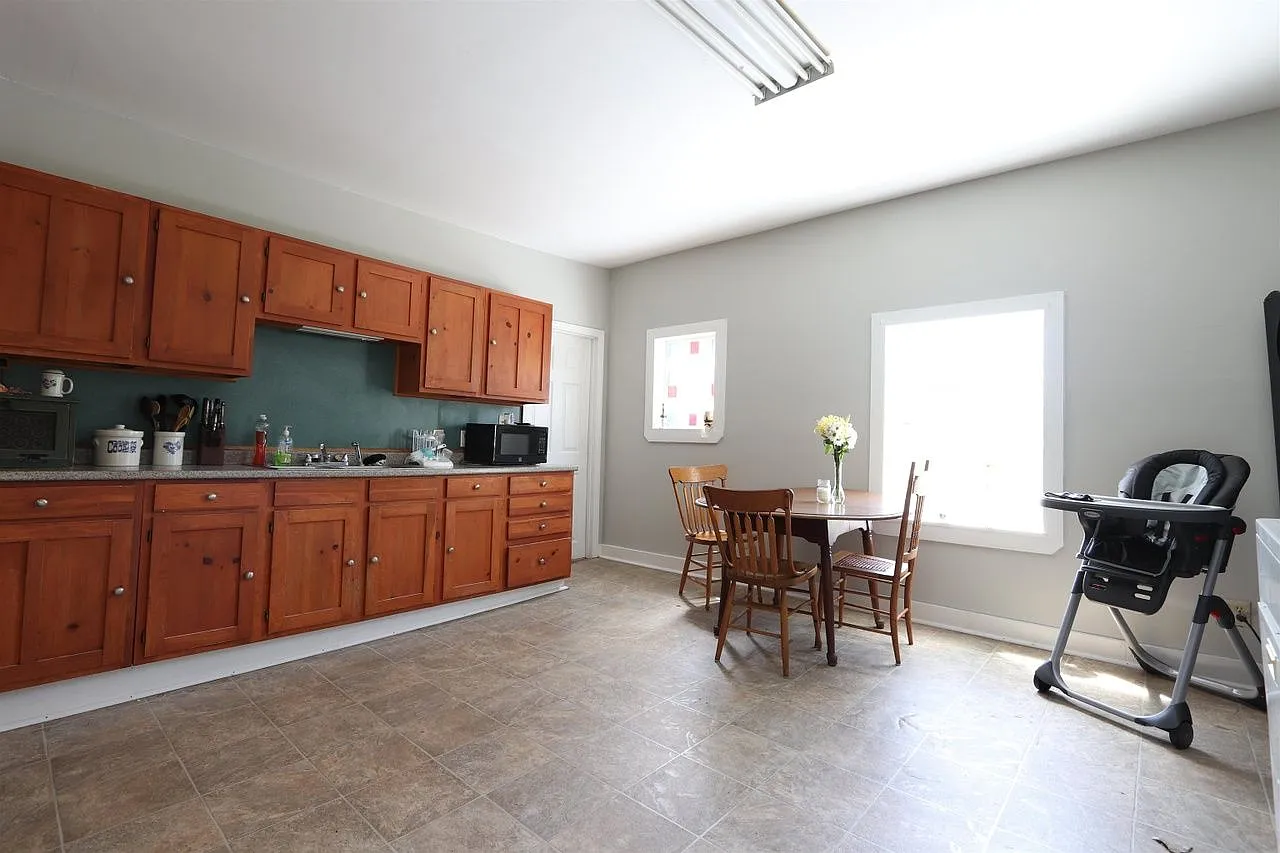 3 bed, 1.0 bath, $1,500 — Photo 1