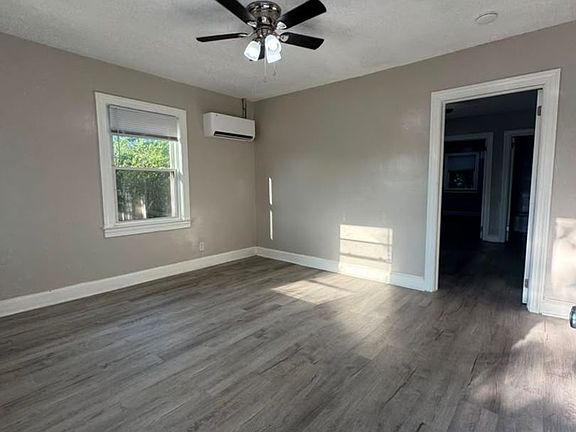 4th image of 511 Memorial Park Dr APT B