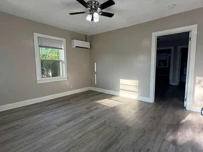 511 Memorial Park Dr — Photo 10