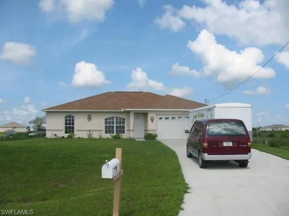 526 Peerless Cir, Lehigh Acres, FL 33936