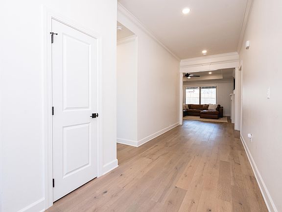 5th image of 27 Corlay Dr