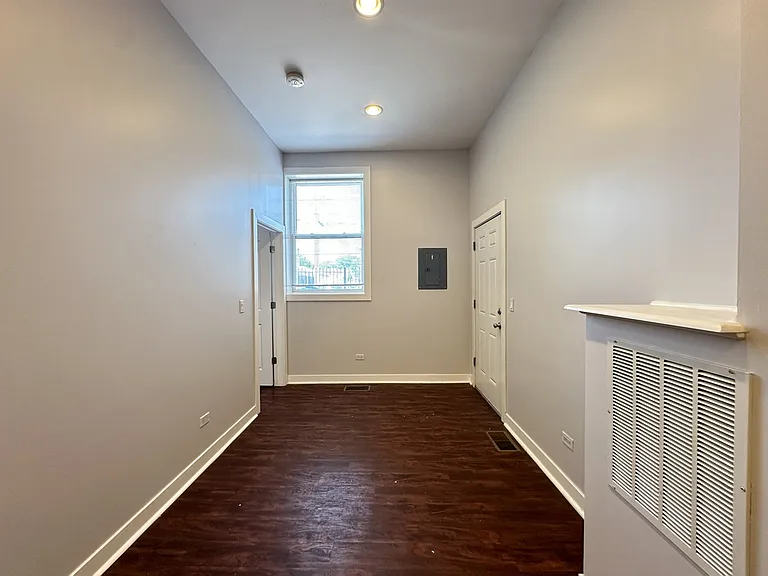 2944 W Montrose Ave #2 — Photo 12