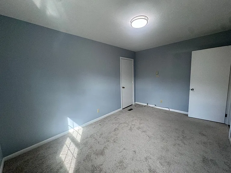 908 Rochester Dr — Photo 15