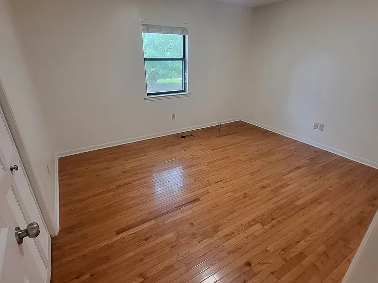 7001 Pauline Cir — Photo 24