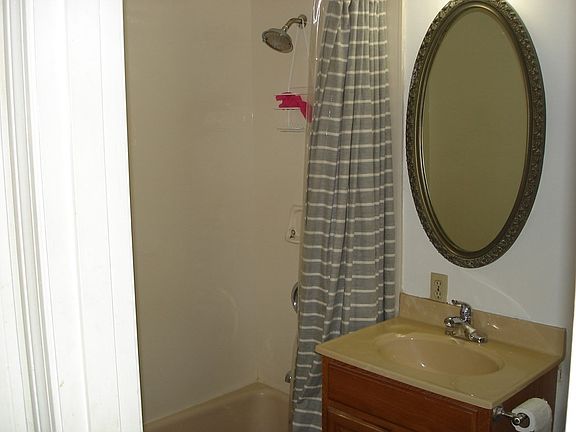 4th image of 141 Essex St APT C4