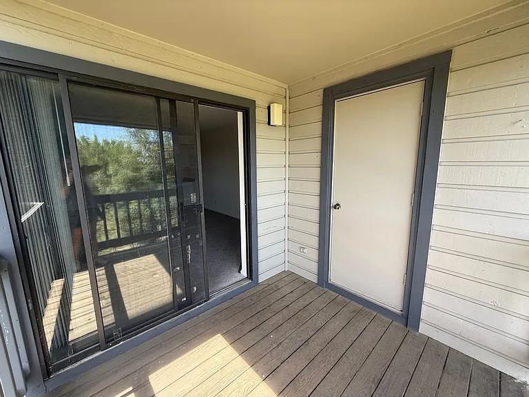2727 Folsom St #303 — Photo 17