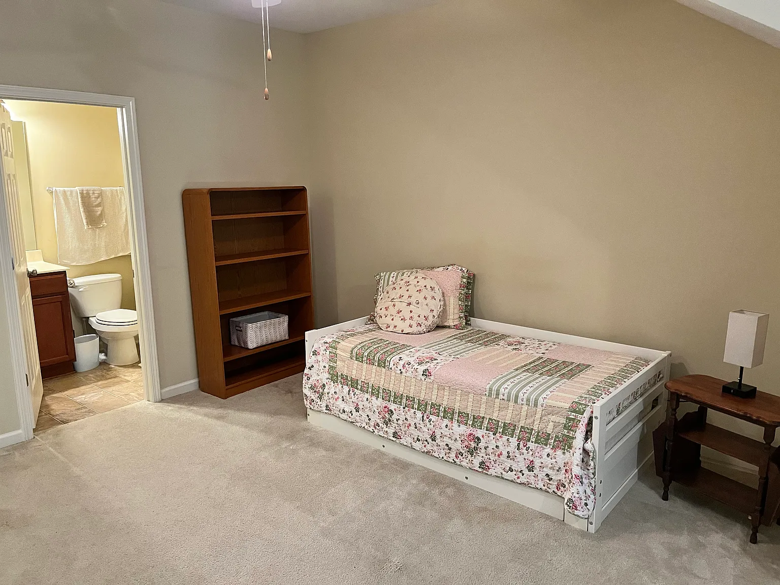 3 bed, 3.5 bath, 2205 sqft, $790 — Photo 1