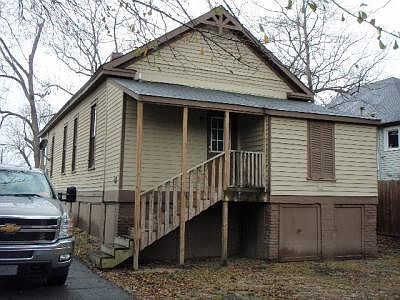 2nd image of 2002 9th Ave