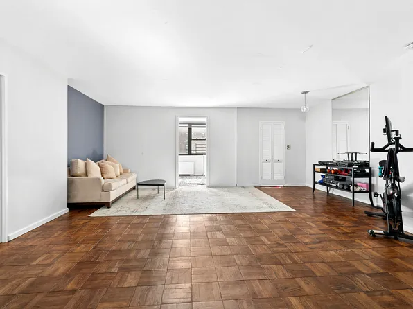 420 East 51st Street image 4 of 12