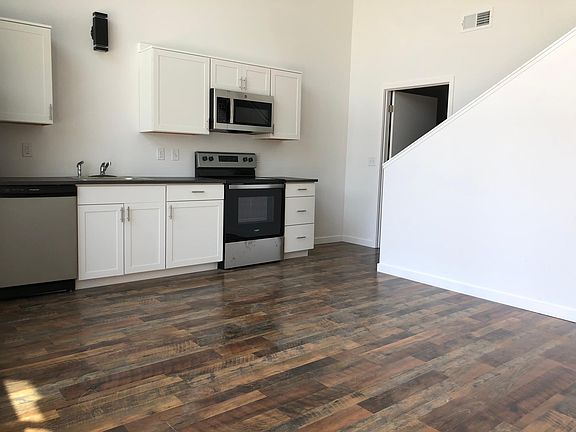 5th image of 401 Charlotte St #105