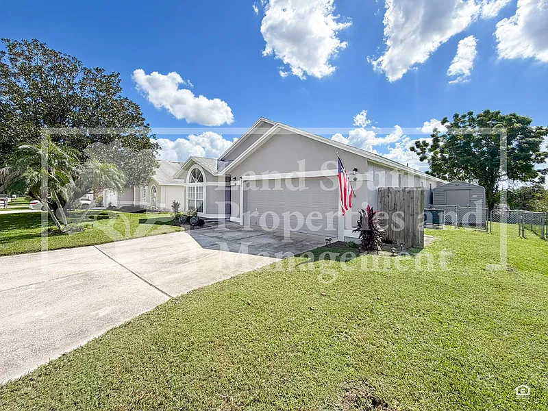 3 bed, 2.0 bath, 1497 sqft, $2,175 — Photo 3