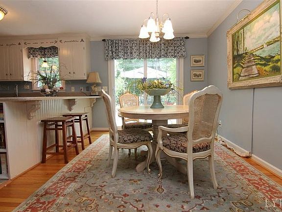5th image of 213 Valleywood Dr