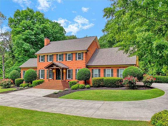 4th image of 102 Wood Creek Dr