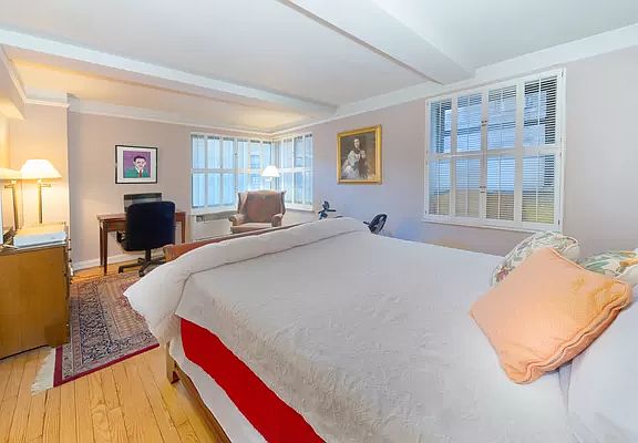 4th image of 152 E 94th St APT 6F
