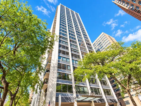 222 E Pearson St APT 1704, Chicago, IL 60611