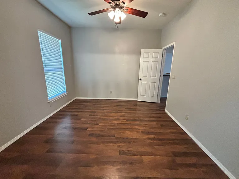 105 W Hurd St — Photo 7