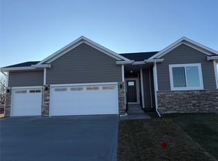 217 Lynch Ln, Pella, IA 50219