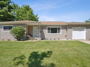 1422 Shady Ln, Waterloo, IA 50701