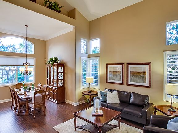4th image of 13564 Esprit Ave