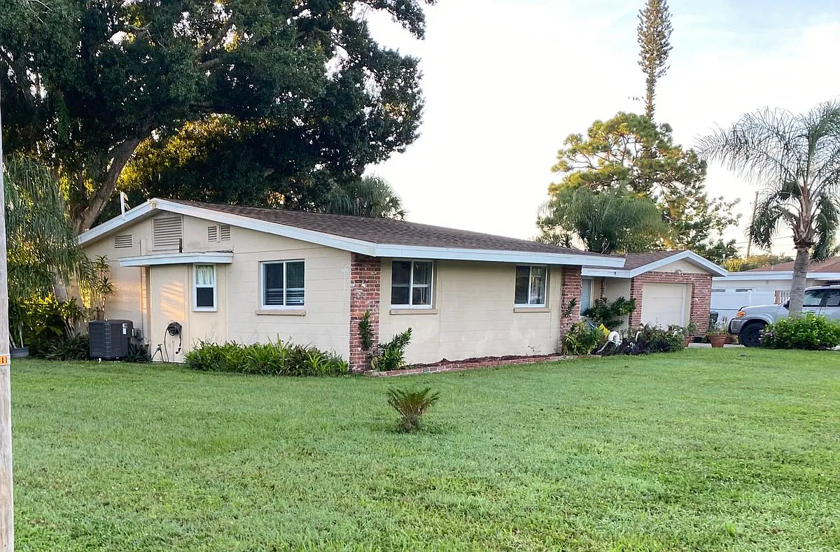 1 bed, 1.0 bath, 110 sqft, $900 — Photo 1