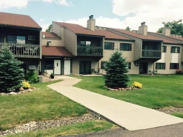 20 Village Dr, Proctor, MN 55810