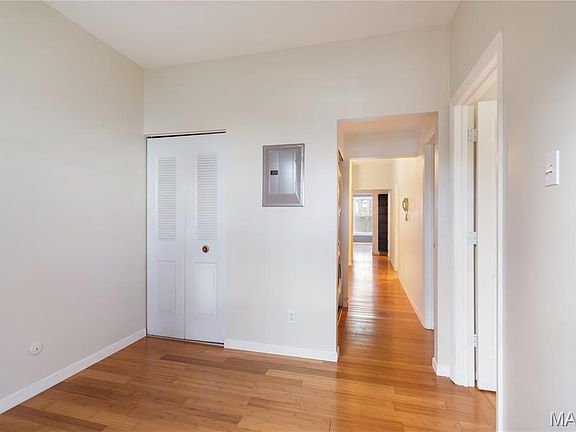 5th image of 5567 Pershing Ave APT 2-W