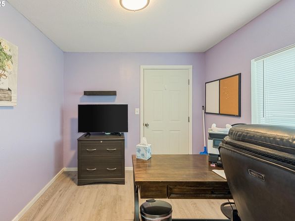 255 W Christy Ct, Yacolt, WA 98675
