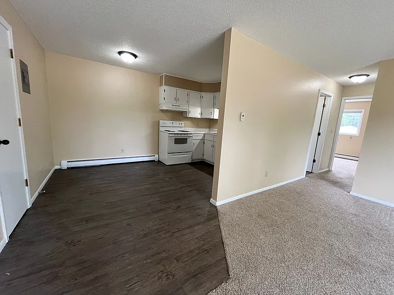 235 W 1st St — Photo 4
