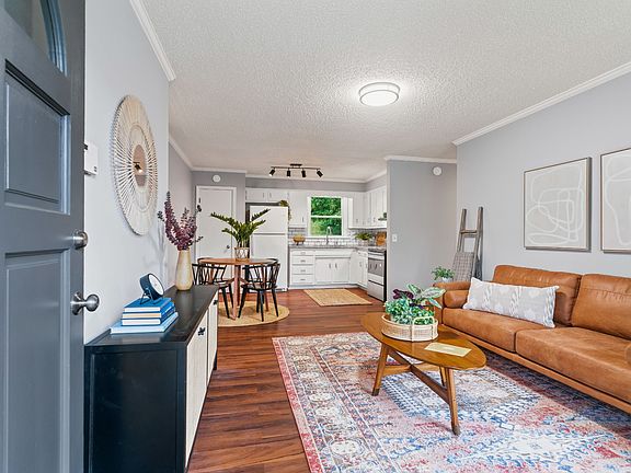 5th image of 2722 Combs Dr