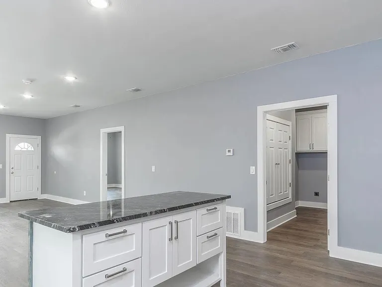 1306 Oden St — Photo 5