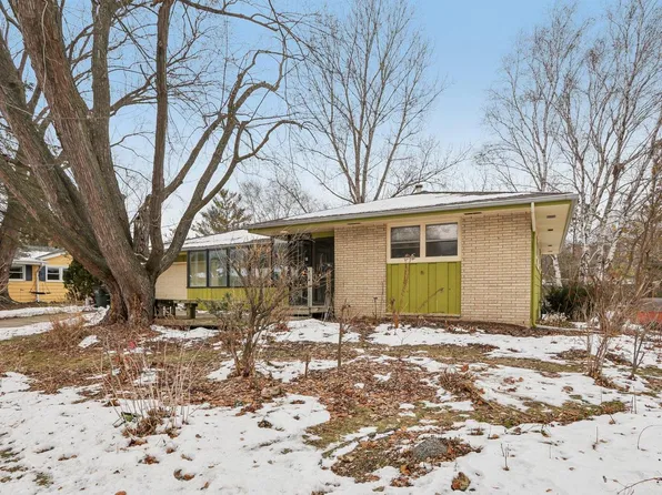 234 Green Valley PLACE, West Bend, WI 53095