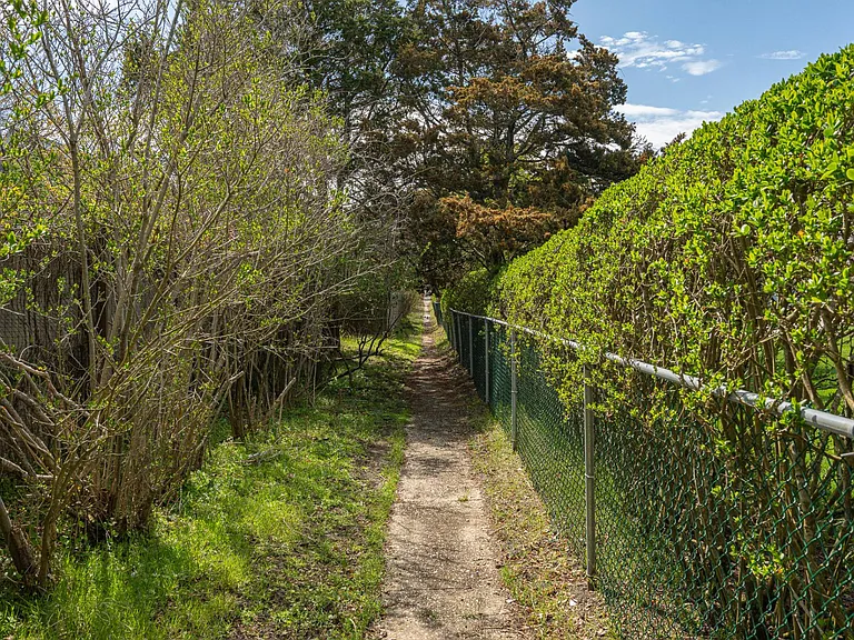 45 Dune Rd — Photo 30
