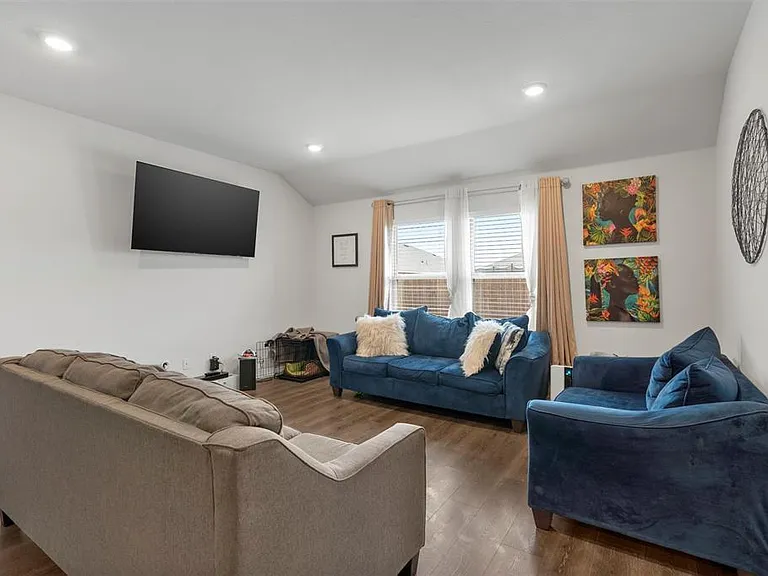 1304 Lowhill Dr — Photo 16