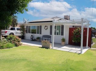 9709 Gilbert St, Lamont, CA 93241