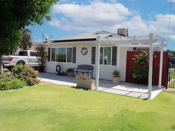 9709 Gilbert St, Lamont, CA 93241