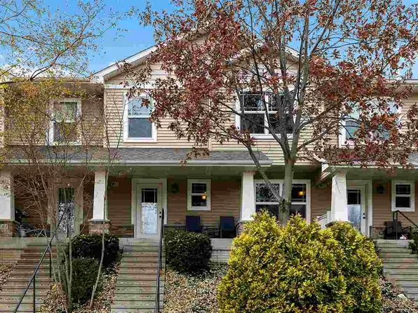 433 Westbury Dr, Iowa City, IA 52245