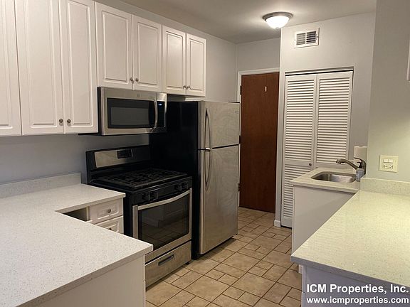 2nd image of 3818 N Sheffield Ave #1M