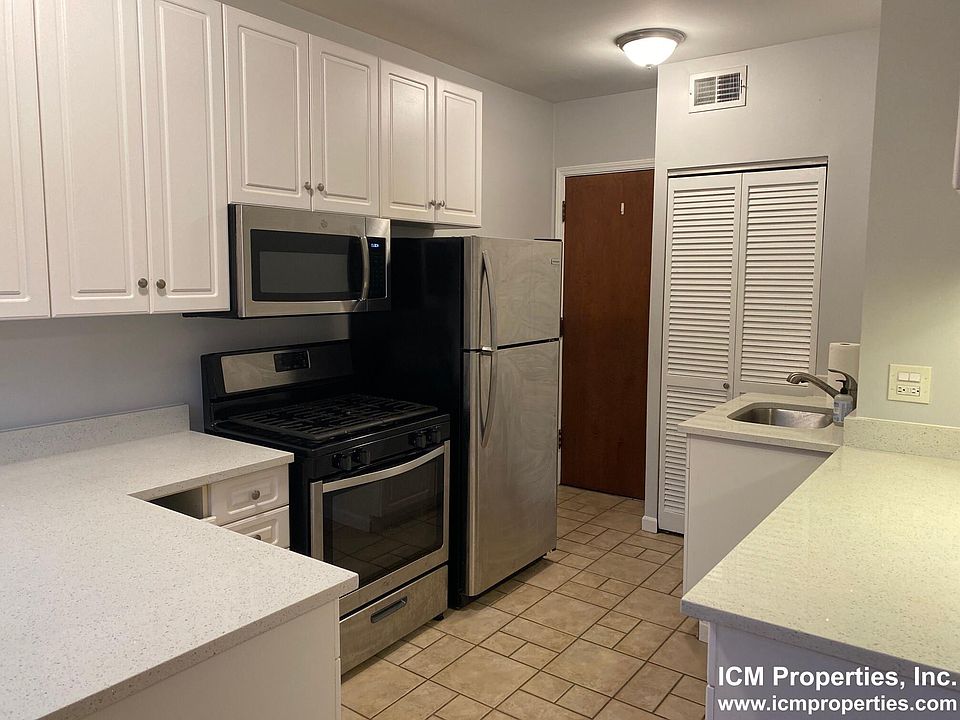 1st image of 3714 N Sheffield Ave #3