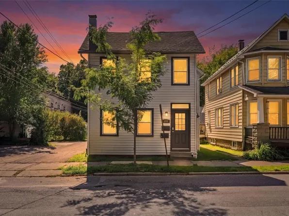 211 N 8th St, Stroudsburg, PA 18360