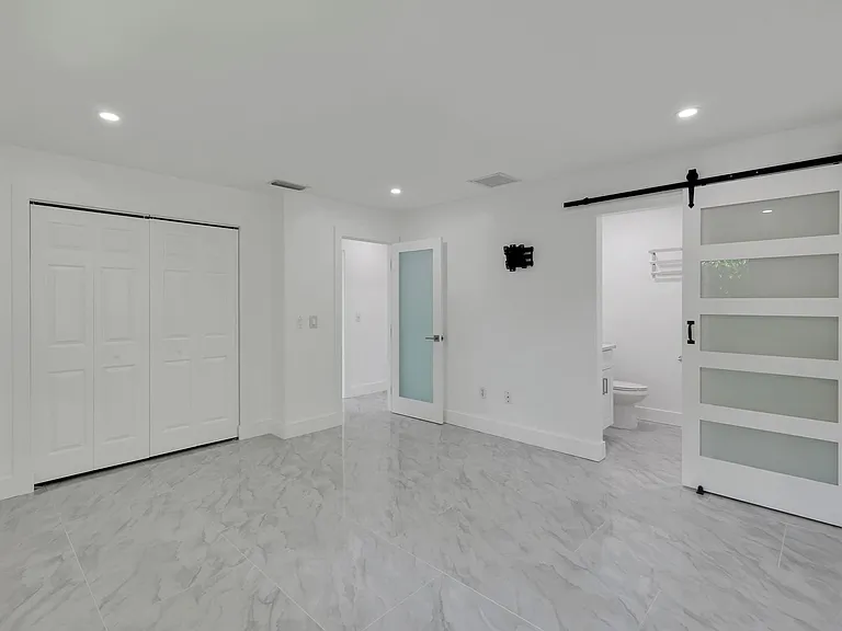 939 Bluebird St — Photo 16