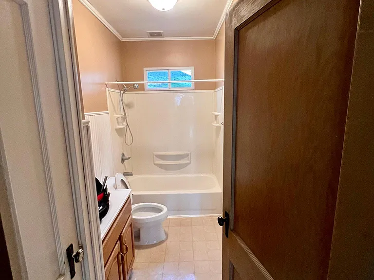 511 E Fellows St #DOWNSTAIRS — Photo 2