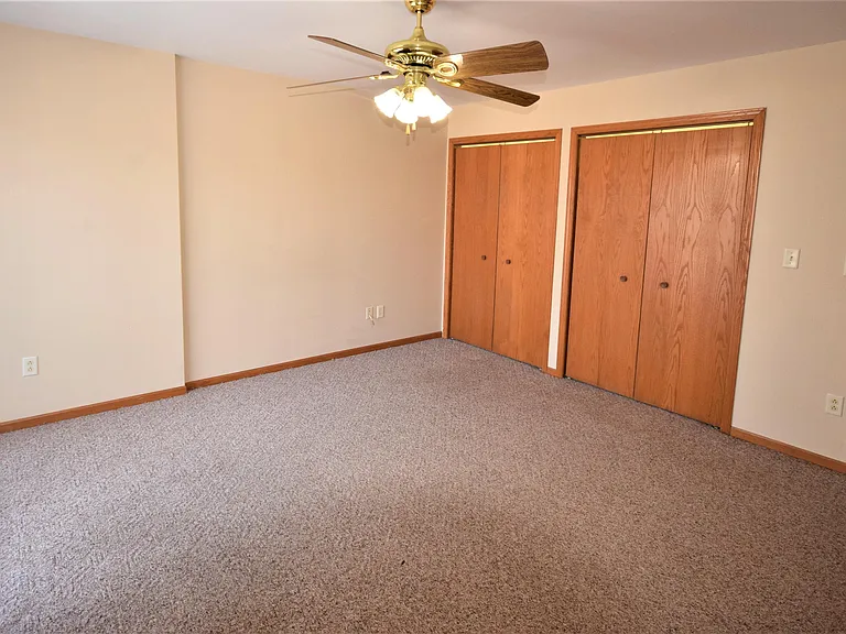 420 Preston Ln — Photo 10