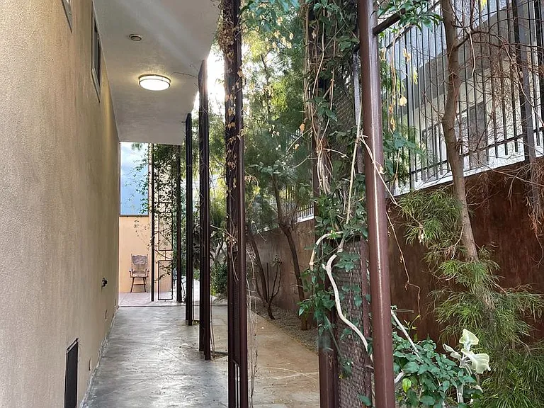 1417 N Curson Ave — Photo 20