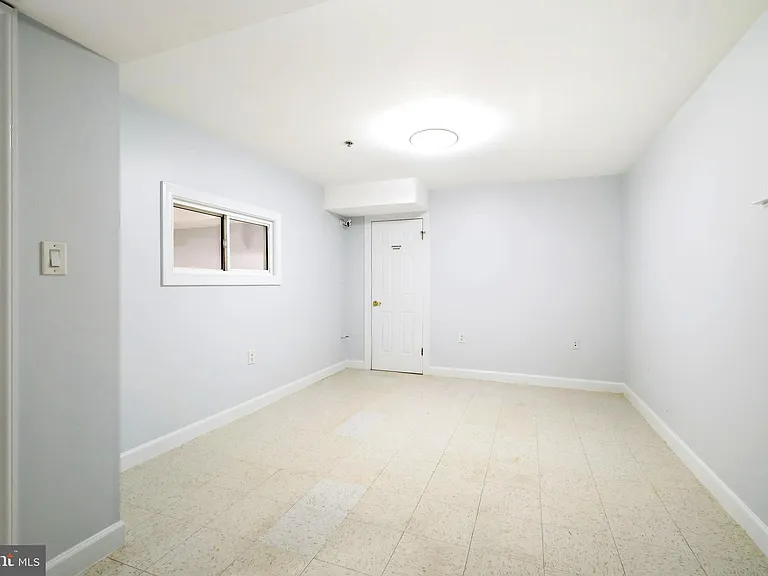 711 Lamberton Dr — Photo 48