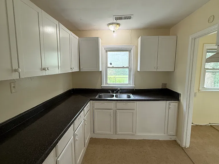 1838 Woodburn Dr — Photo 11