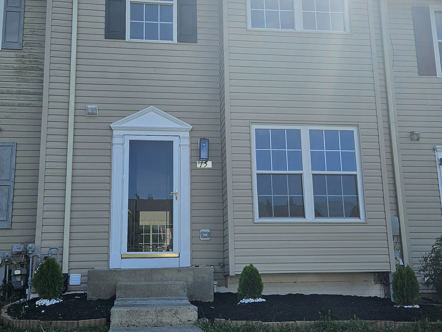 3 bed, 2.5 bath, 1734 sqft, $2,500 — Photo 1