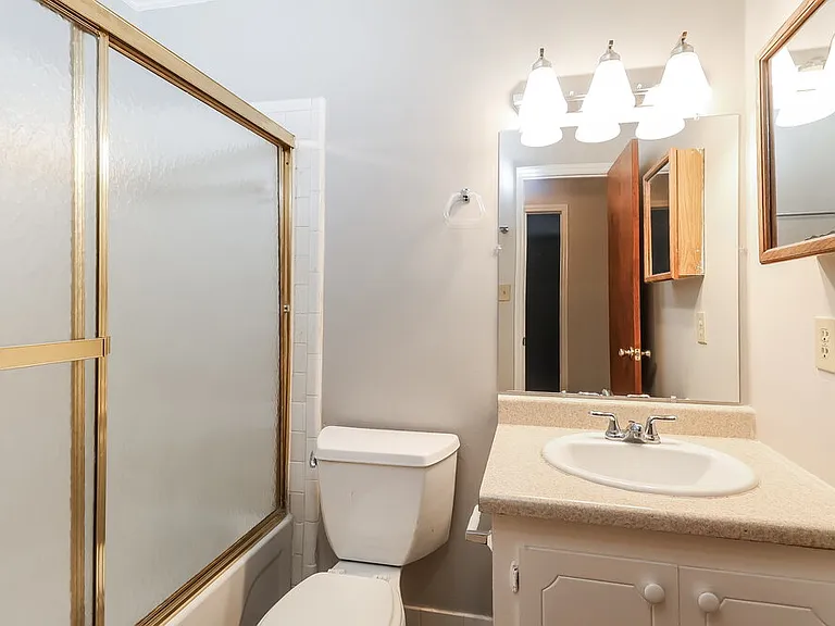 2124 Fox Hunt Dr — Photo 11
